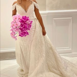 Wedding dress with detachable train